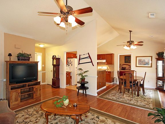 5th image of 125 Eagle Ct