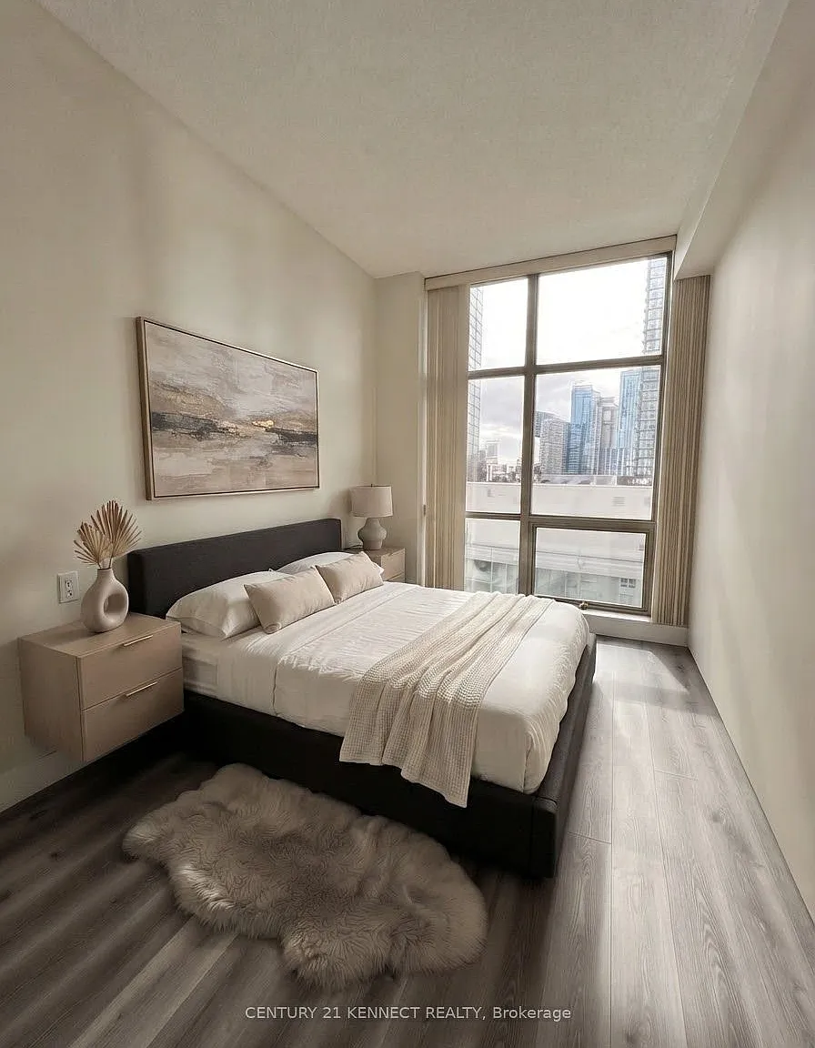 10 Navy Wharf Ct — Photo 4