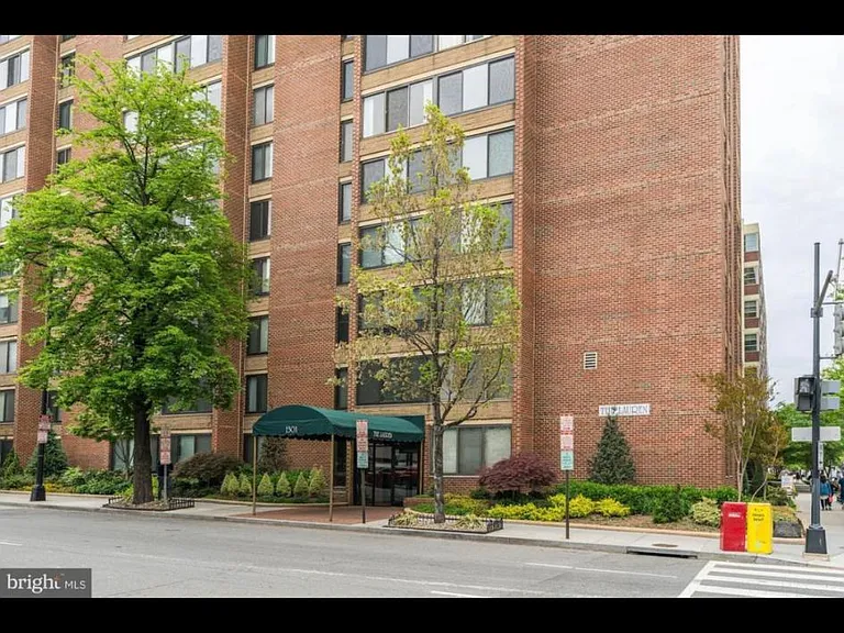 1301 20th St NW #211 — Photo 3