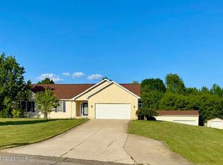 5206 Ravine Dr, Middleville, MI 49333