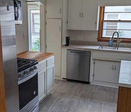 2nd image of 872 Iowa Ave W