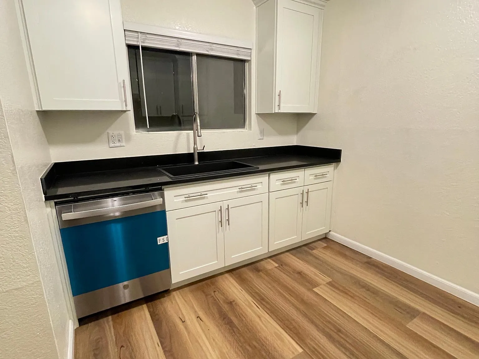 3 bed, $3,000 — Photo 4