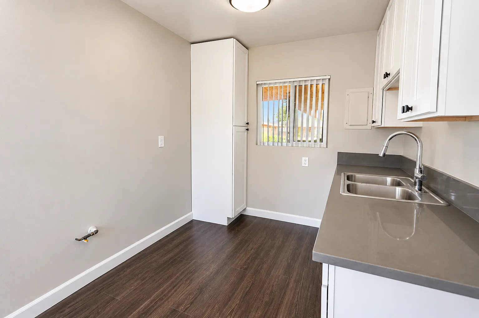 2 bed, 1003 sqft, $2,200 — Photo 3