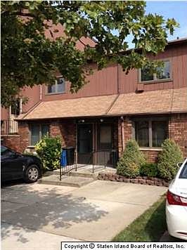2nd image of 105 Stanwich St