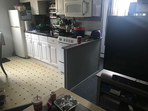 2nd image of 60 E Hollywood Ave