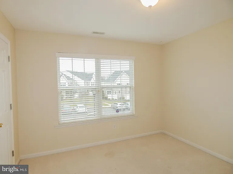 2105 Lexington Mews — Photo 35