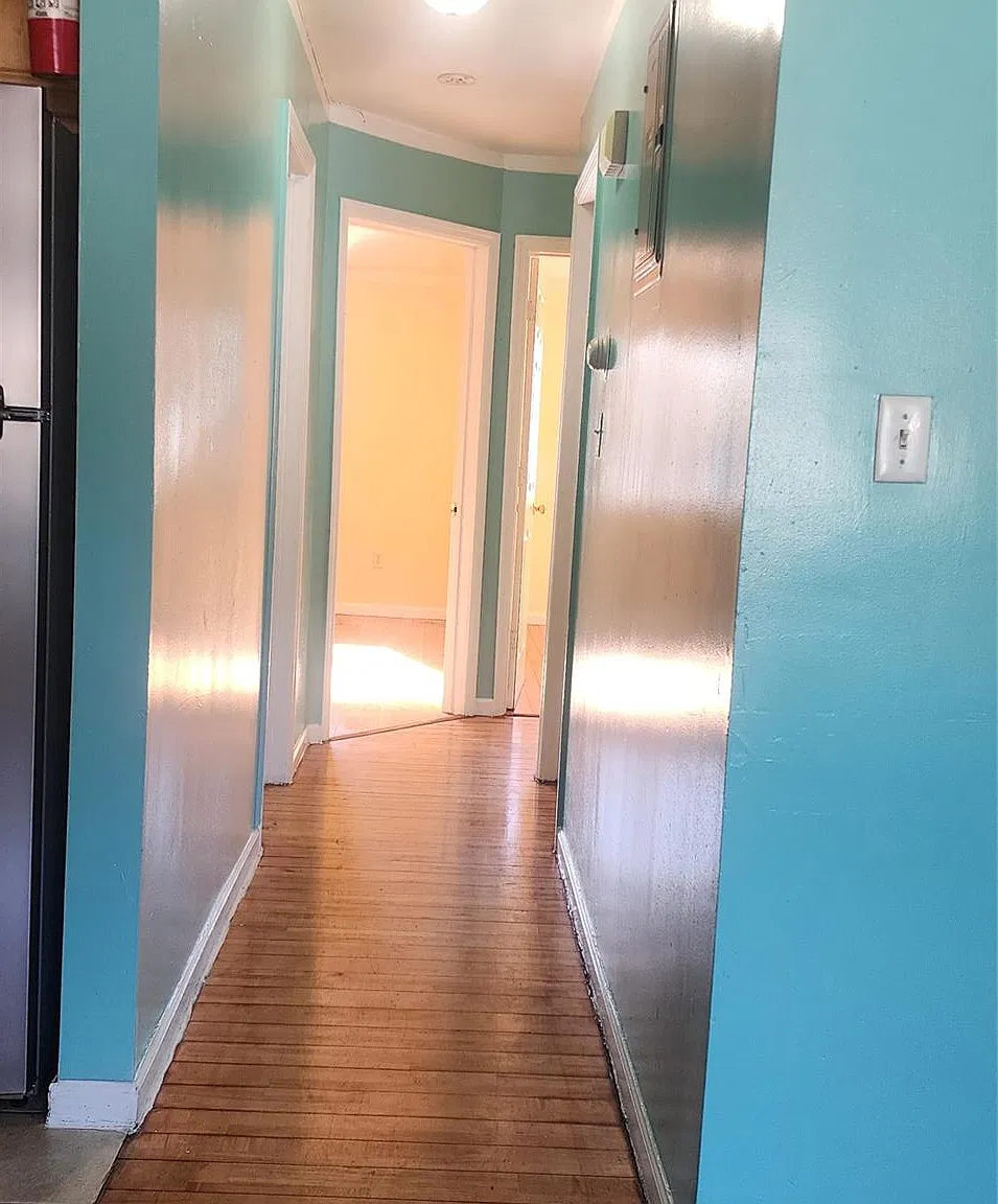3 bed, 1.0 bath, 1100 sqft, $3,000 — Photo 4
