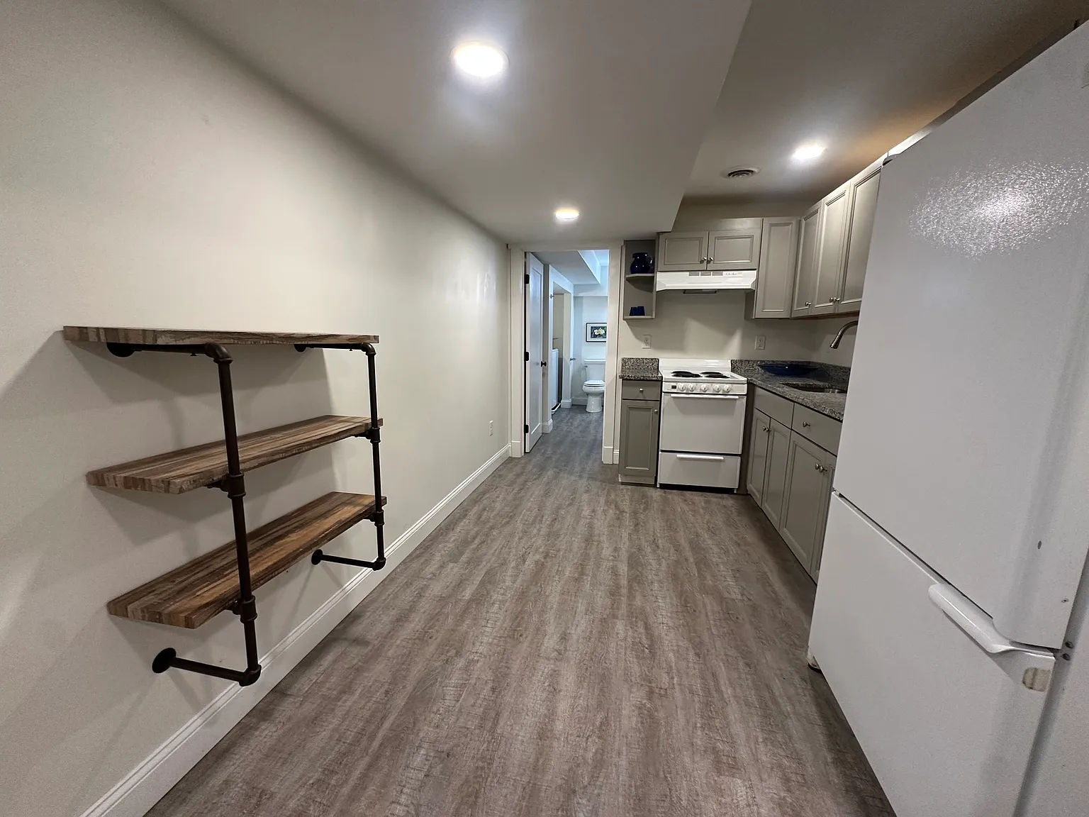 1 bed, 500 sqft, $1,900 — Photo 3