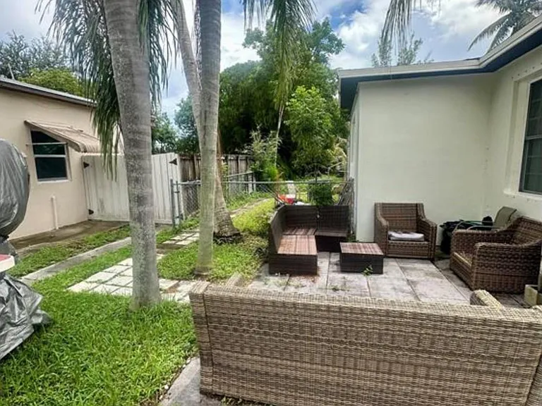 2520 Fillmore St — Photo 4