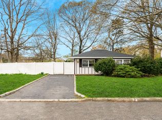 2 Arleen Ave, Holbrook, NY 11741