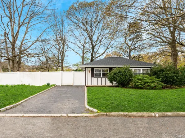 2 Arleen Avenue, Holbrook, NY 11741