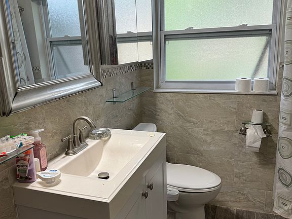 3rd image of 8305 Le Mesa St