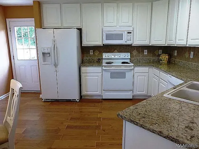 3 bed, 1554 sqft, $2,100 — Photo 3