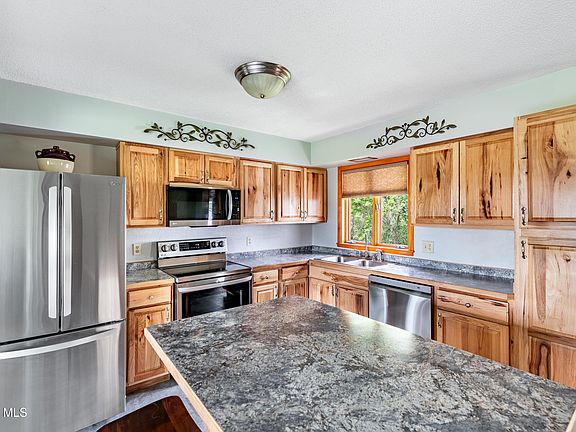 3rd image of 57 Casey Road