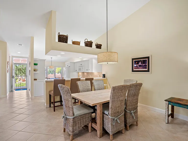 2385 Hidden Lake Dr #10 — Photo 16