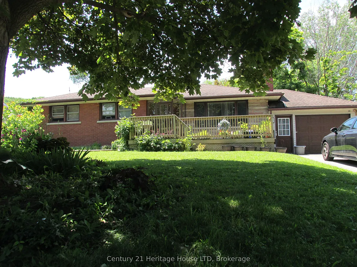 Building Photo - 6 E Hampton Rd