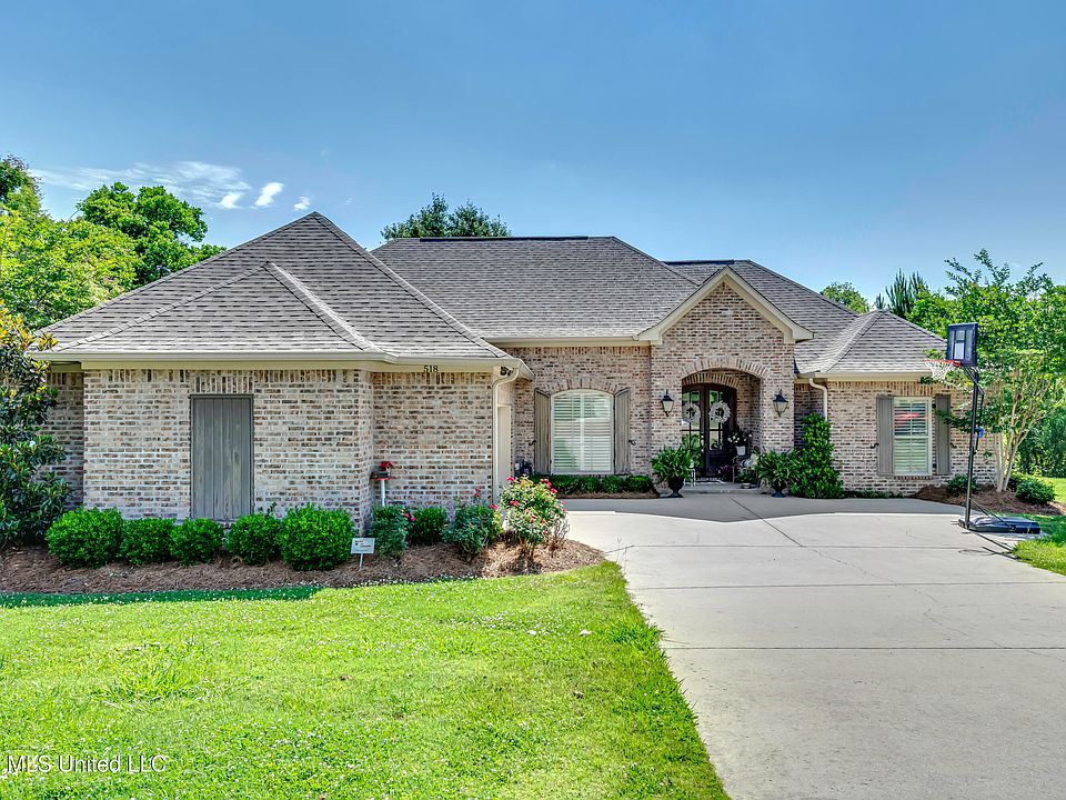 1st image of 518 Devereaux Dr