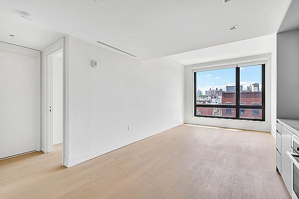 1st image of 550 Vanderbilt Ave #529