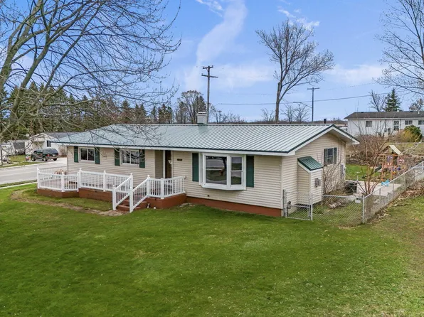 1235 Greenwich St, Manistee, MI 49660