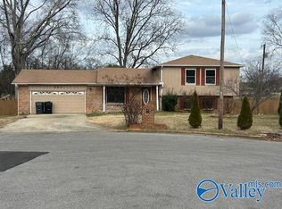 401 Wildwood Cir SW, Decatur, AL 35601