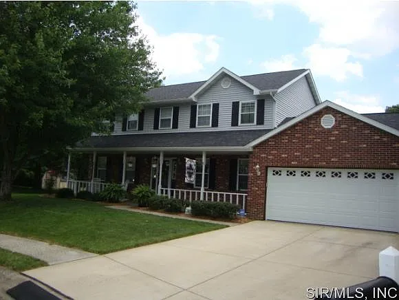 1102 Peachtree Ct photo 1