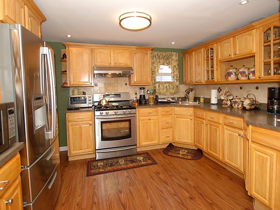 5th image of 78 Vreeland Ave