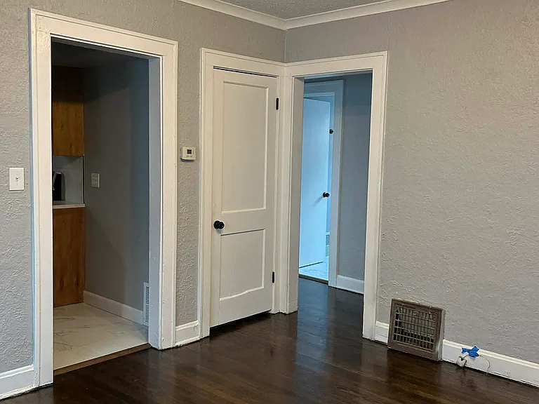5831 Euclid Ave — Photo 7