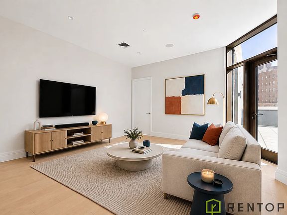 3rd image of 960 Franklin Ave #621