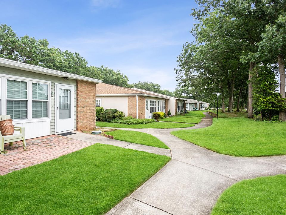 1st image of 422 Woodbridge Dr Unit 422D