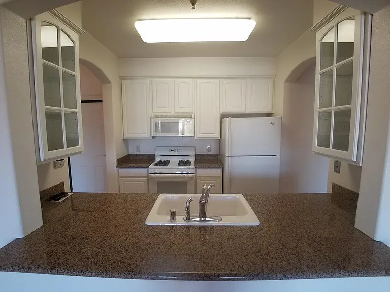 569 Merritt Ave — Photo 9