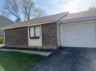 1326 N Shadow Lake Ter, Palatine, IL 60074