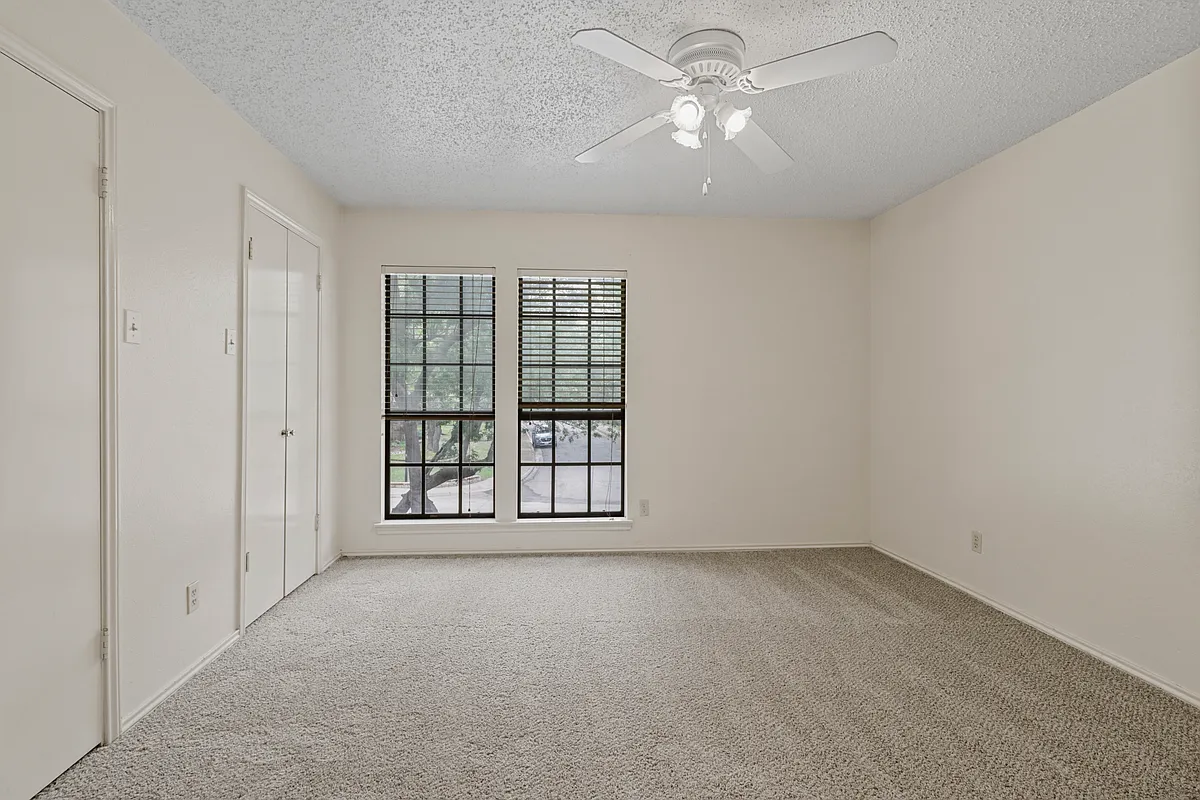 Building Photo - 15221 Berry Trl #A