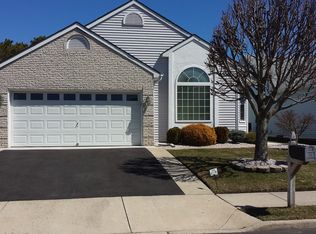 4 Maidstone Ct, Toms River, NJ 08757