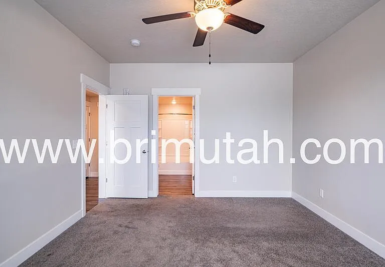 4645 S Locust Ln #10 — Photo 16
