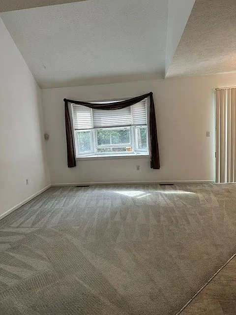 2 bed, 2.5 bath, 1268 sqft, $2,350 — Photo 3