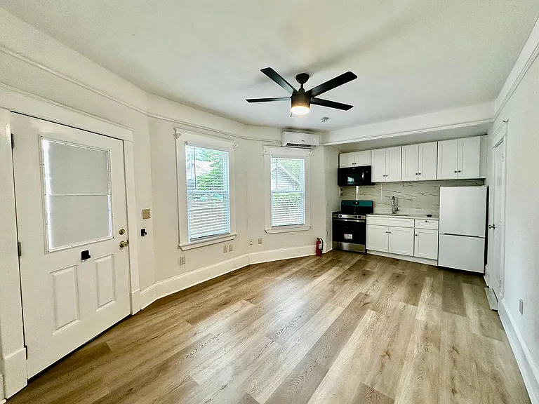 606 Lake Dot Cir #C — Photo 11