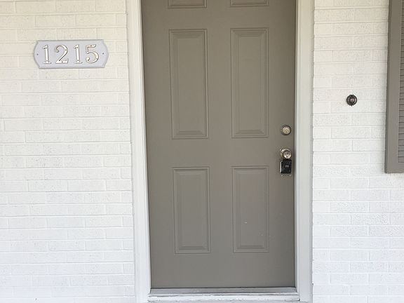 3rd image of 1215 Lake Miriam Dr