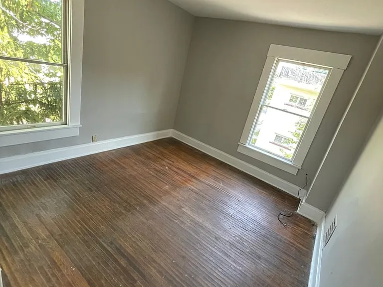 136 E Norwich Ave — Photo 19
