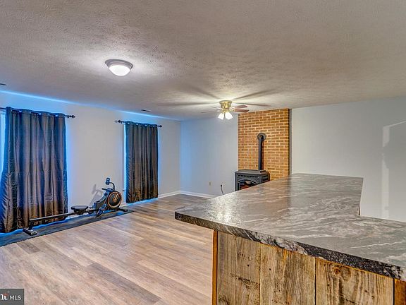 4th image of 39049 Carlton Way