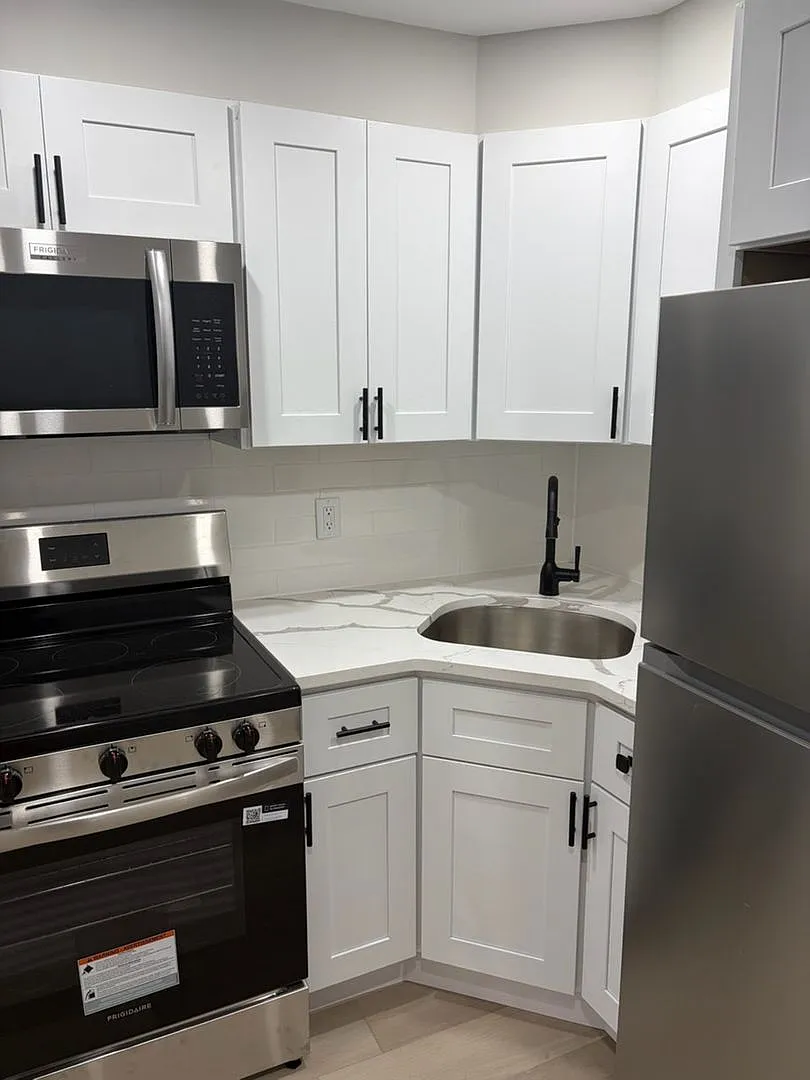 Beautiful Newly renovated 2 bedroom home now available for rent in Point Breeze — Photo 4