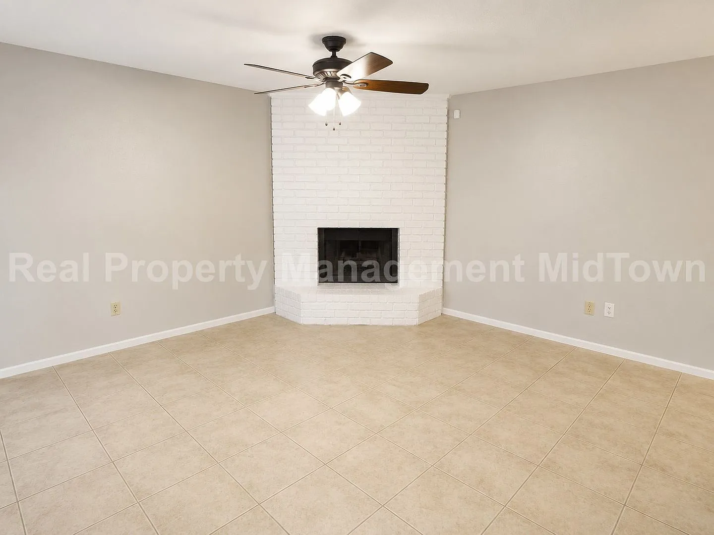 4209 Wingrove Dr, Arlington, TX 76015 Beautiful Home Ready for Move-In! — Photo 3