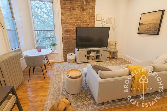 1st image of 520 Henry St APT 3
