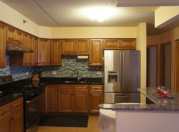 5th image of 6211 Lincoln Ave Unit 302