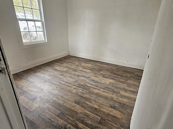 5th image of 1010 Limestone St NW