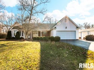 25501 Longview Rd, Hopedale, IL 61747