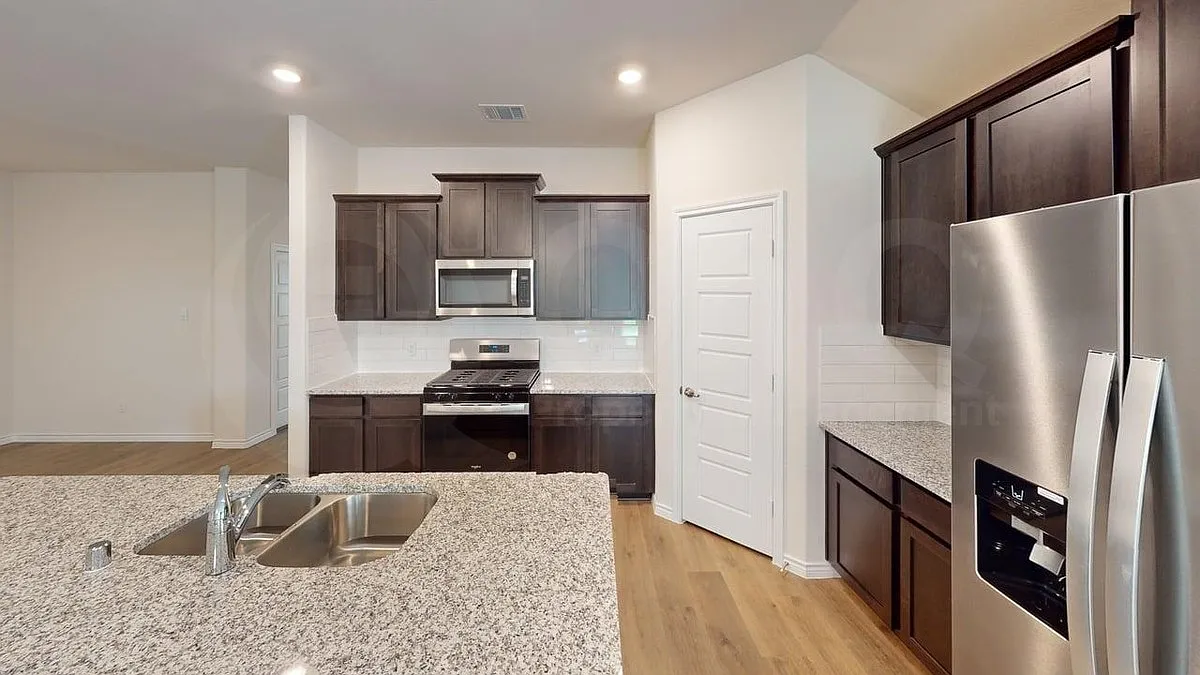 4 bed, 3.0 bath, 2060 sqft, $2,150 — Photo 4