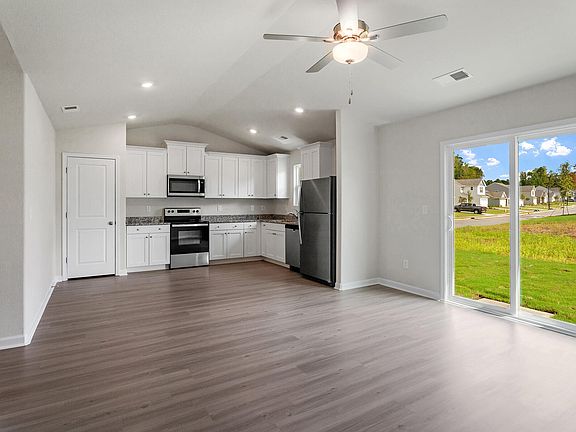 5th image of 203 Benton Dr