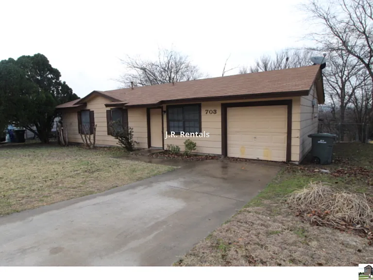 703 Traci Dr — Photo 12