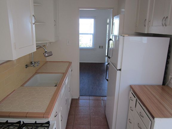 5th image of 805 E Orange St APT B