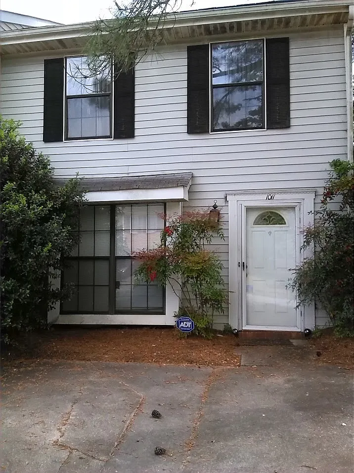 2 bed, 2.5 bath, 1360 sqft, $1,895 — Photo 1